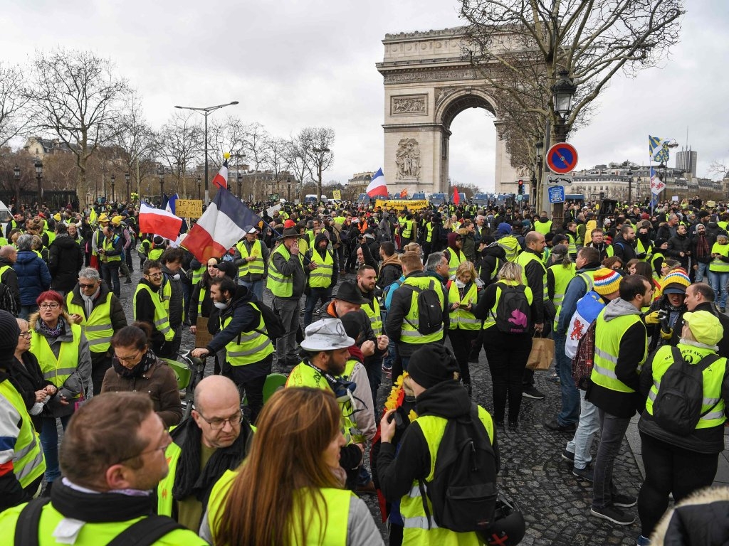 Французские «желтые жилеты» выступили против поставок оружия Украине
