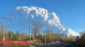 Безымянный вулкан на Камчатке выбросил пепел на высоту 5 тыс. метров