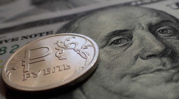 Курс доллара поднялся до 82 рублей впервые с 14 апреля 2022 года