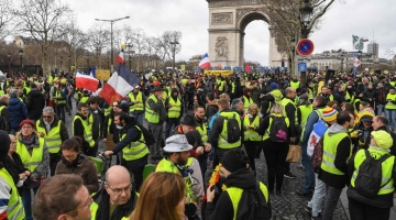 Французские «желтые жилеты» выступили против поставок оружия Украине