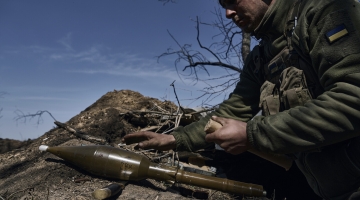 Шойгу заявил, что передаваемое Киеву оружие попадает в руки террористов