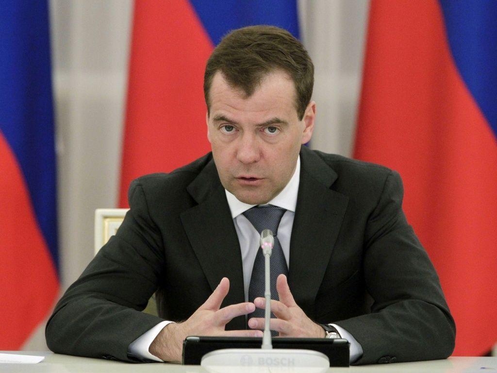 Медведев призвал устранить Зеленского в ответ на атаку Кремля