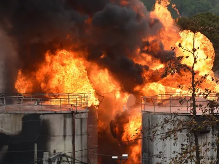 МЧС сообщило о полной ликвидации пожара на нефтеперерабатывающем заводе Кубани