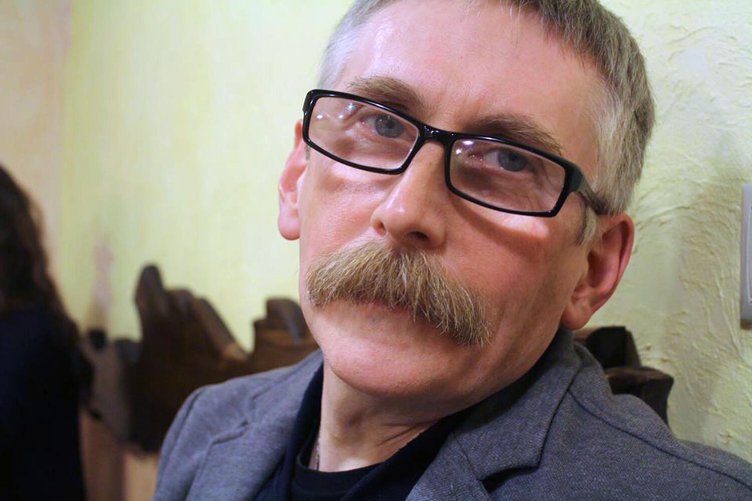 Отсидевший в украинской тюрьме писатель Ян Таксюр приехал в Россию