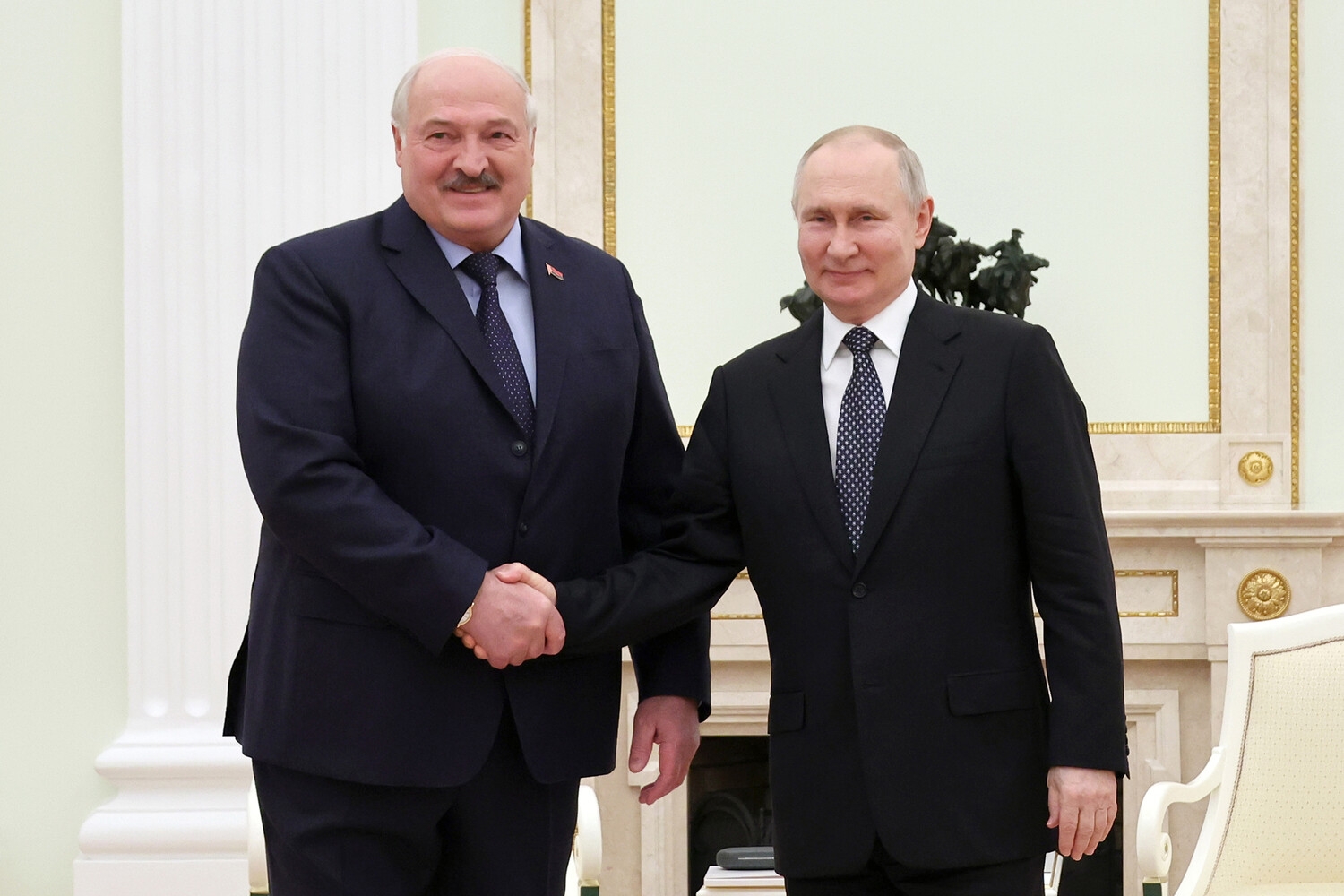 Лукашенко поблагодарил Путина за ядерное оружие