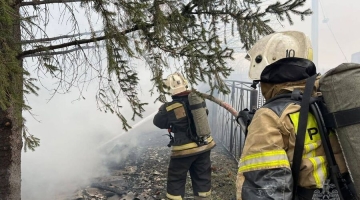 Резервуар с нефтепродуктам загорелся в поселке Волна Краснодарского края