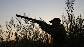 В Магаданской области один охотник застрелил другого, перепутав его с медведем