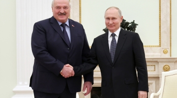 Лукашенко поблагодарил Путина за ядерное оружие