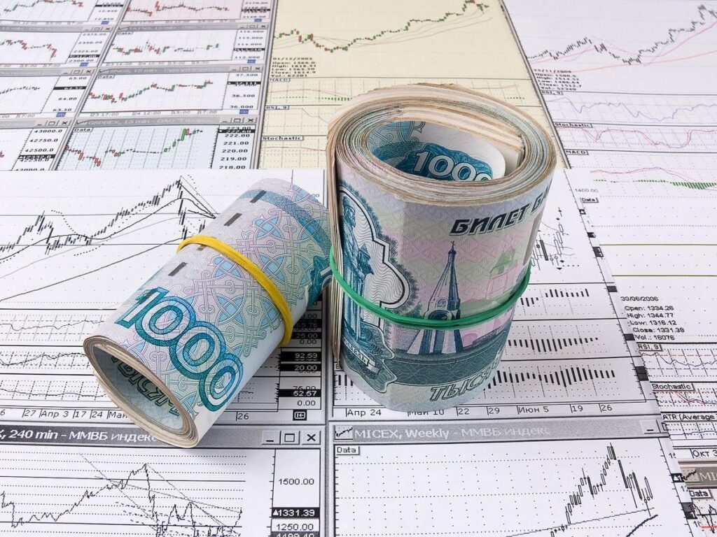 ОЭСР улучшила прогноз по экономике России на 2023–2024 годы