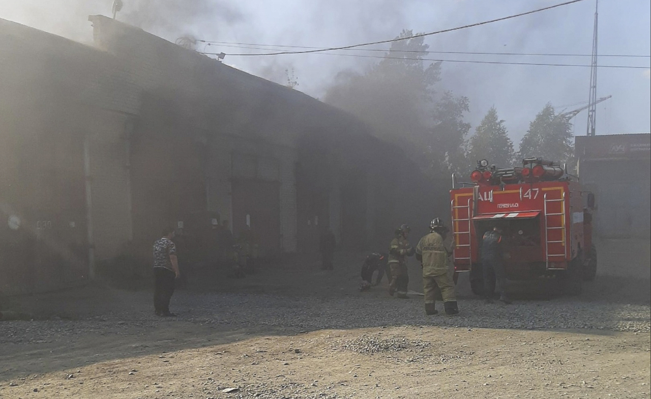 В Первоуральске сгорели два междугородних пассажирских автобуса