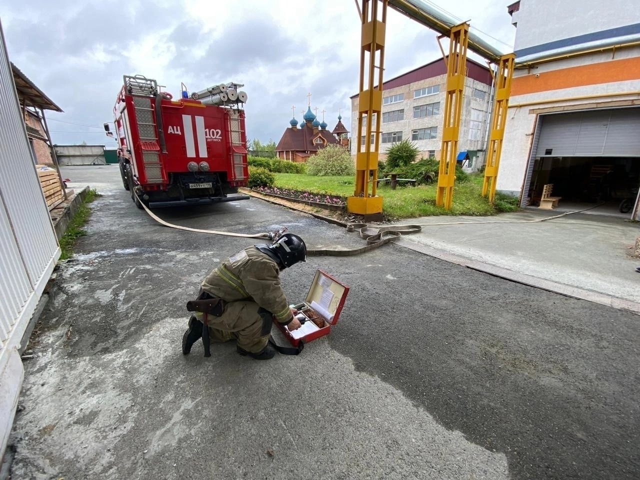 Пожарно-спасательный отряд ликвидировал условное возгорание на заводе