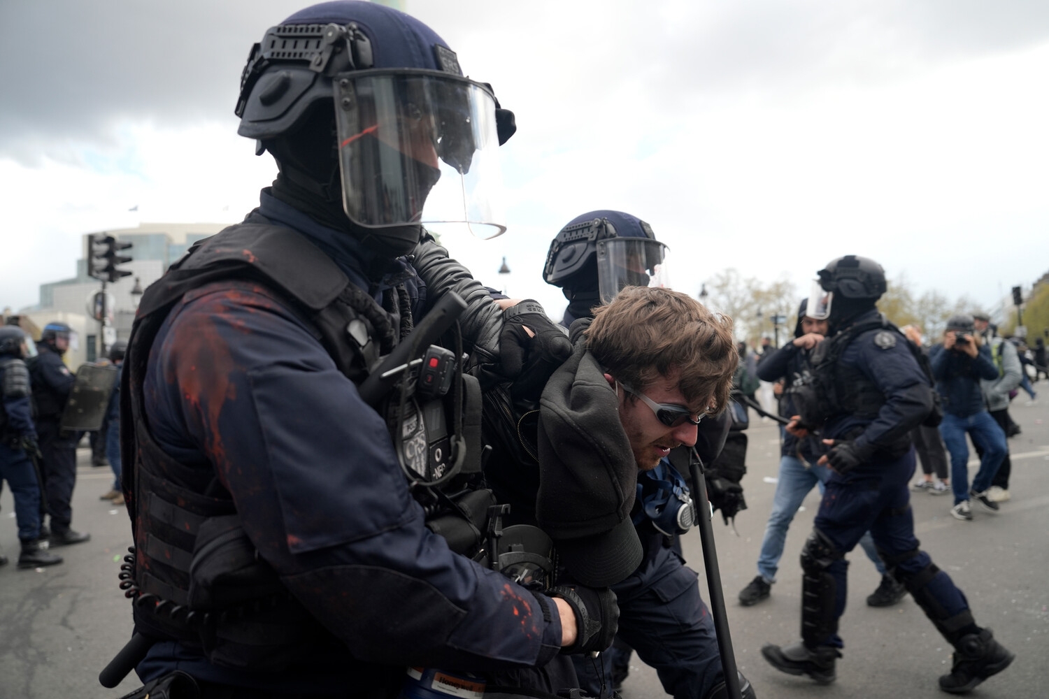 Во Франции продолжились беспорядки, вызванные убийством полицией подростка