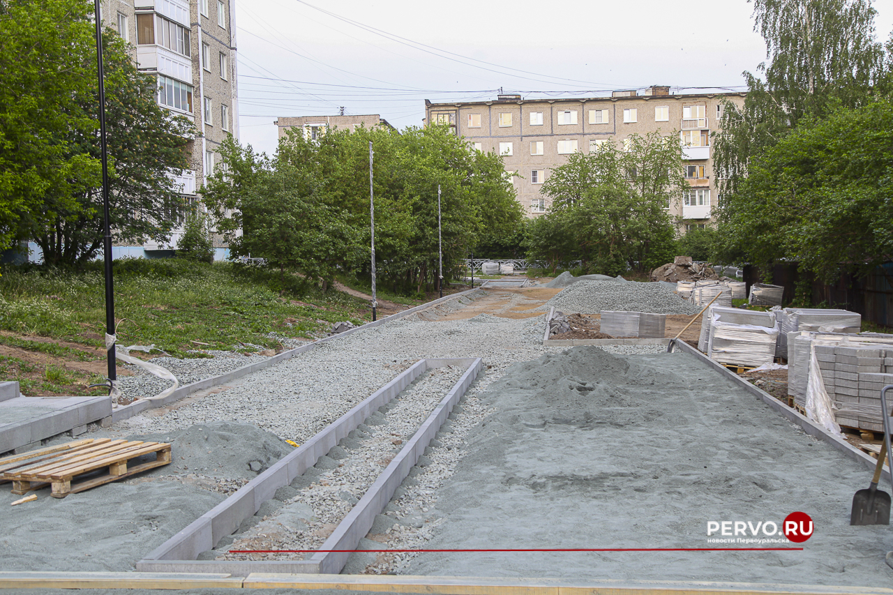 В Первоуральске благоустраивают пешеходную зону по инициативе жителей
