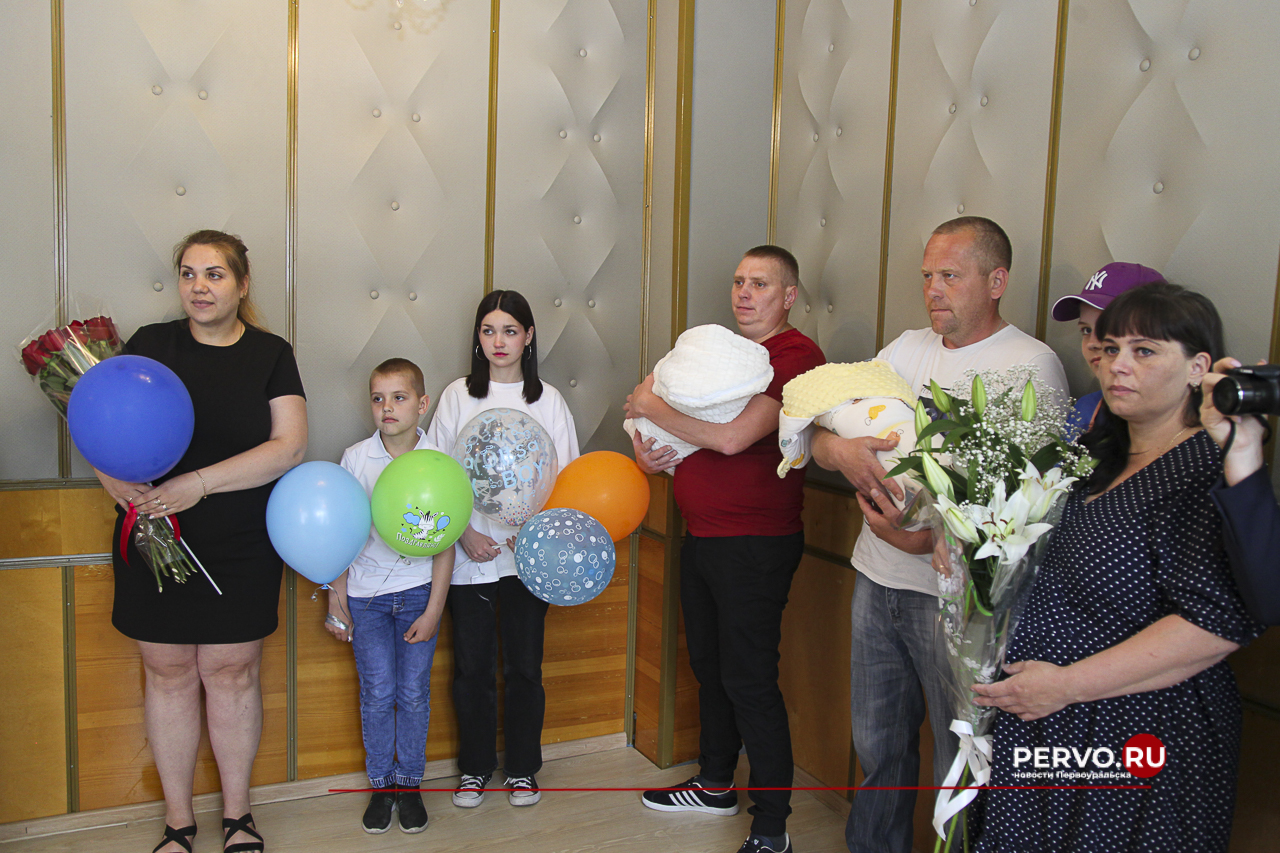 В перинатальном центре Первоуральска состоялась торжественная выписка новорожденных»