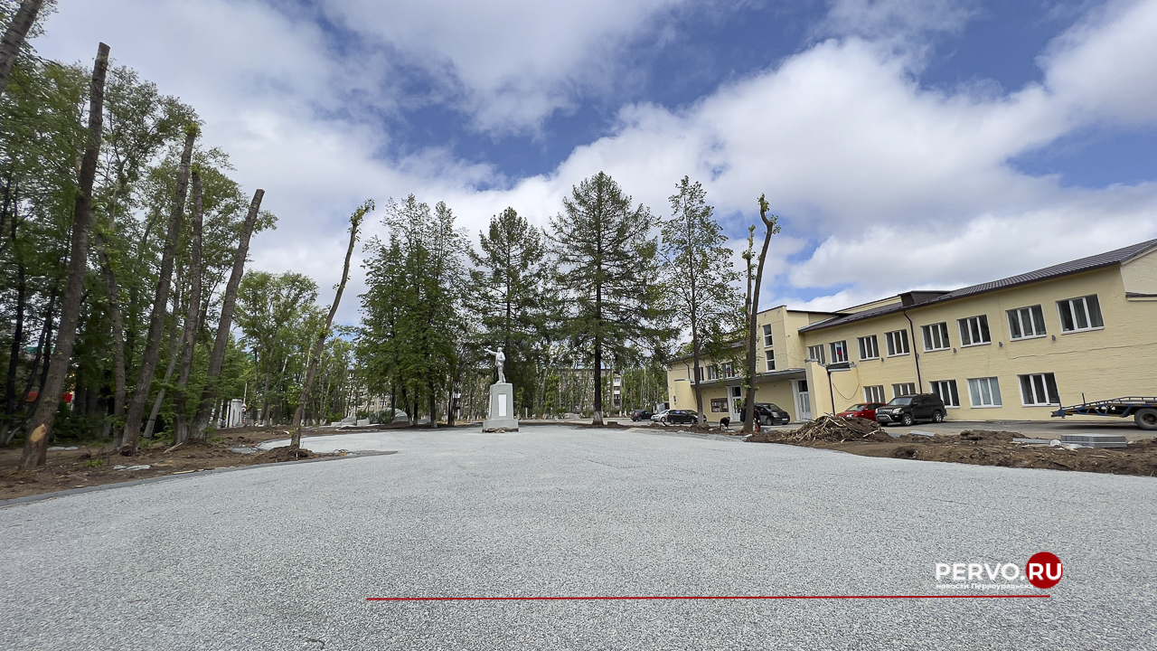В Первоуральске в микрорайоне Хромпик проходит реконструкция парка ДК имени Ленина