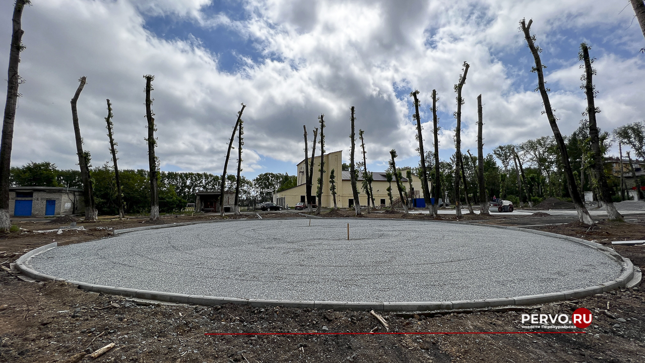 В микрорайоне Хромпик проходит реконструкция парка ДК имени Ленина