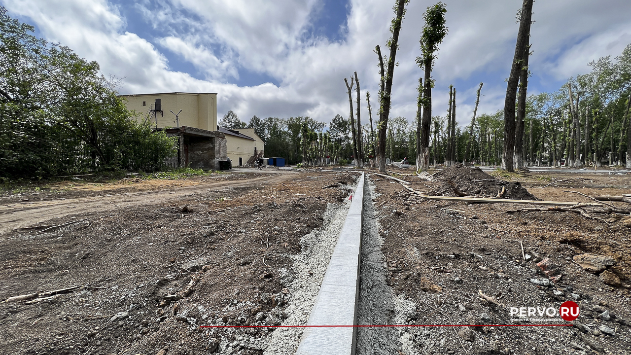 В Первоуральске в микрорайоне Хромпик проходит реконструкция парка ДК имени Ленина