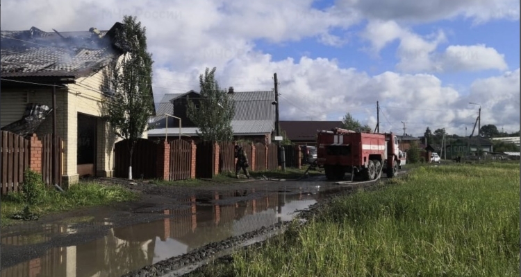 В Первоуральске сгорел очередной частный жилой дом