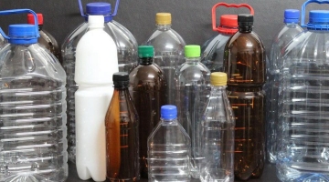 Цветные пластиковые бутылки могут запретить в России