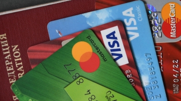 В Россия установят минимум выплаты по страховке банковских карт