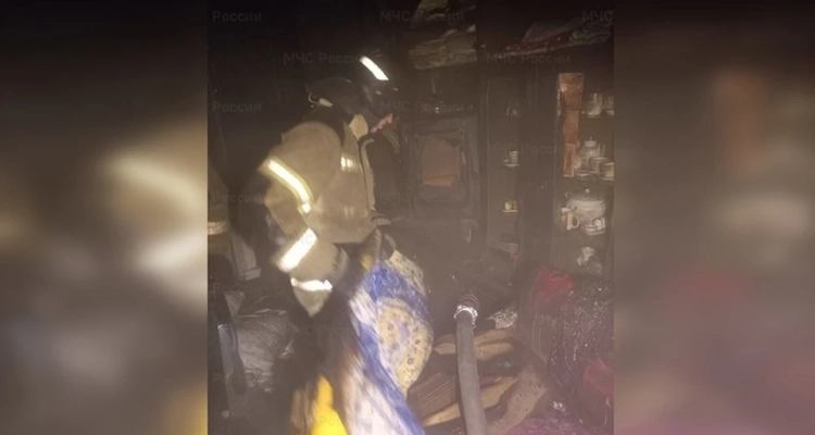 В пожаре на улице Ватутина серьезно пострадал мужчина