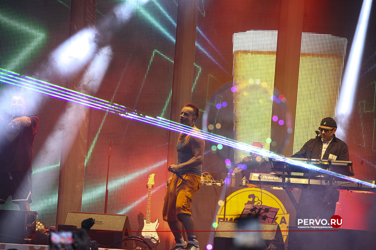 В Первоуральске металлурги встретили праздник в компании «Дискотека Авария» 