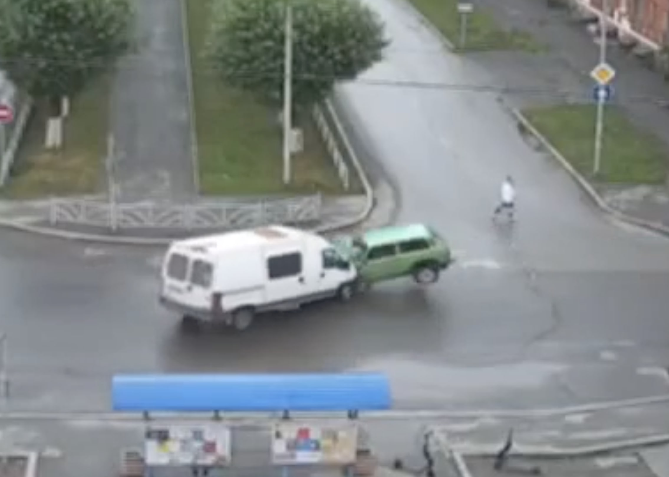 Жёсткая авария произошла сегодня в Первоуральске. Видео