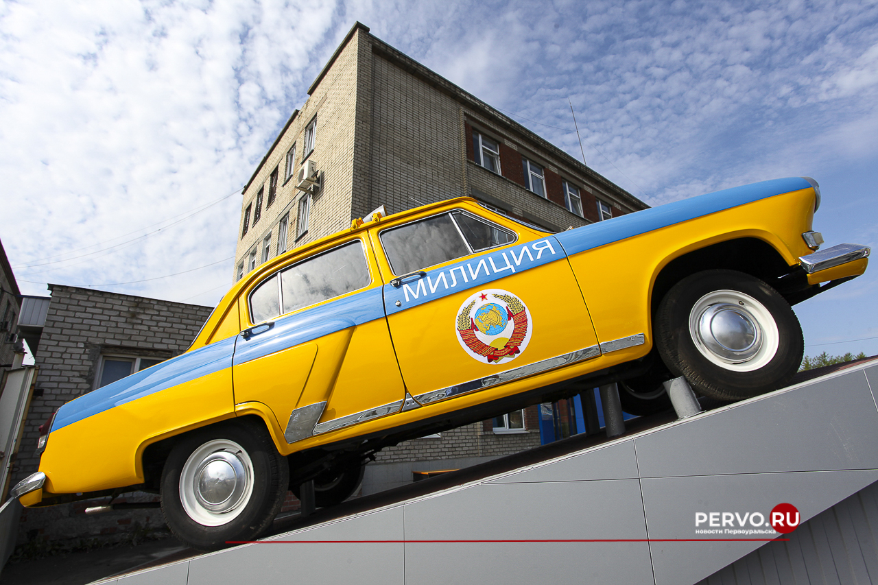 Евгений Куйвашев поздравил сотрудников ГИБДД с профессиональным праздником