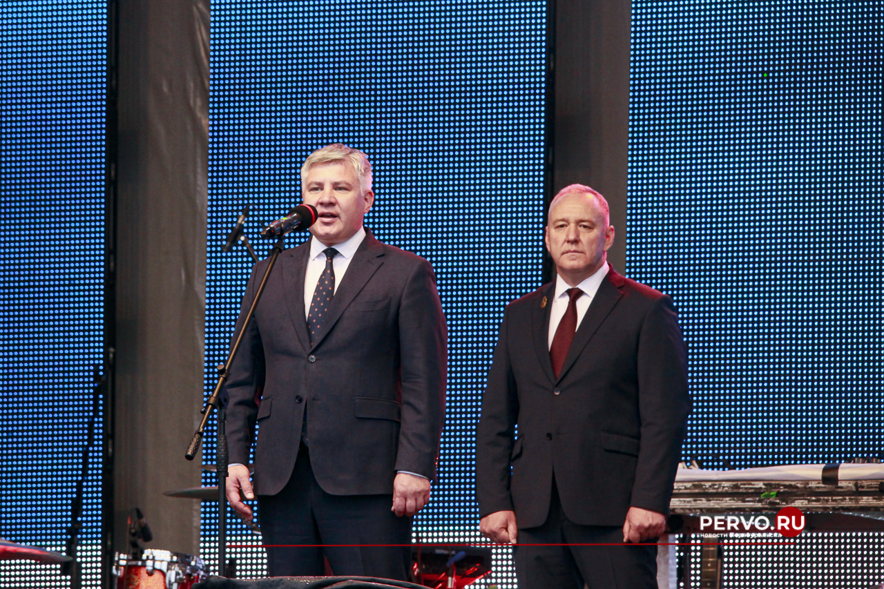 В Первоуральске металлурги встретили праздник в компании «Дискотека Авария» 