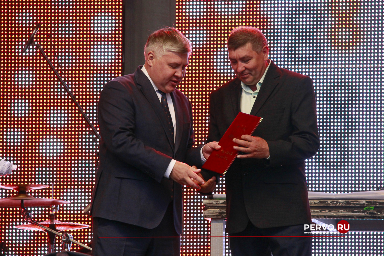 В Первоуральске металлурги встретили праздник в компании «Дискотека Авария» 