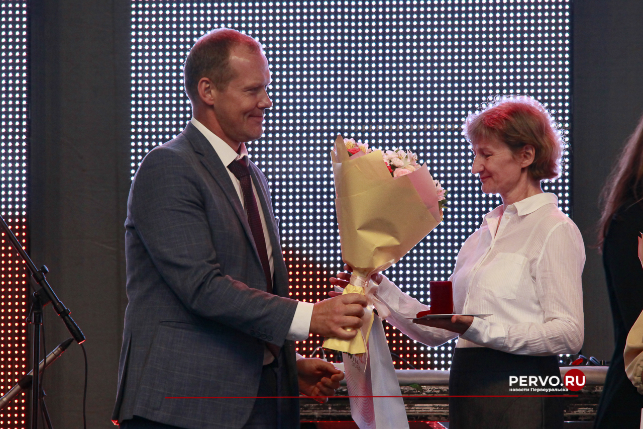 В Первоуральске металлурги встретили праздник в компании «Дискотека Авария» 