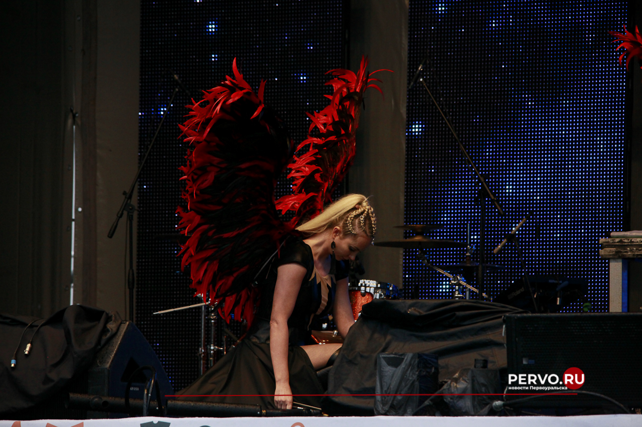 В Первоуральске металлурги встретили праздник в компании «Дискотека Авария» 