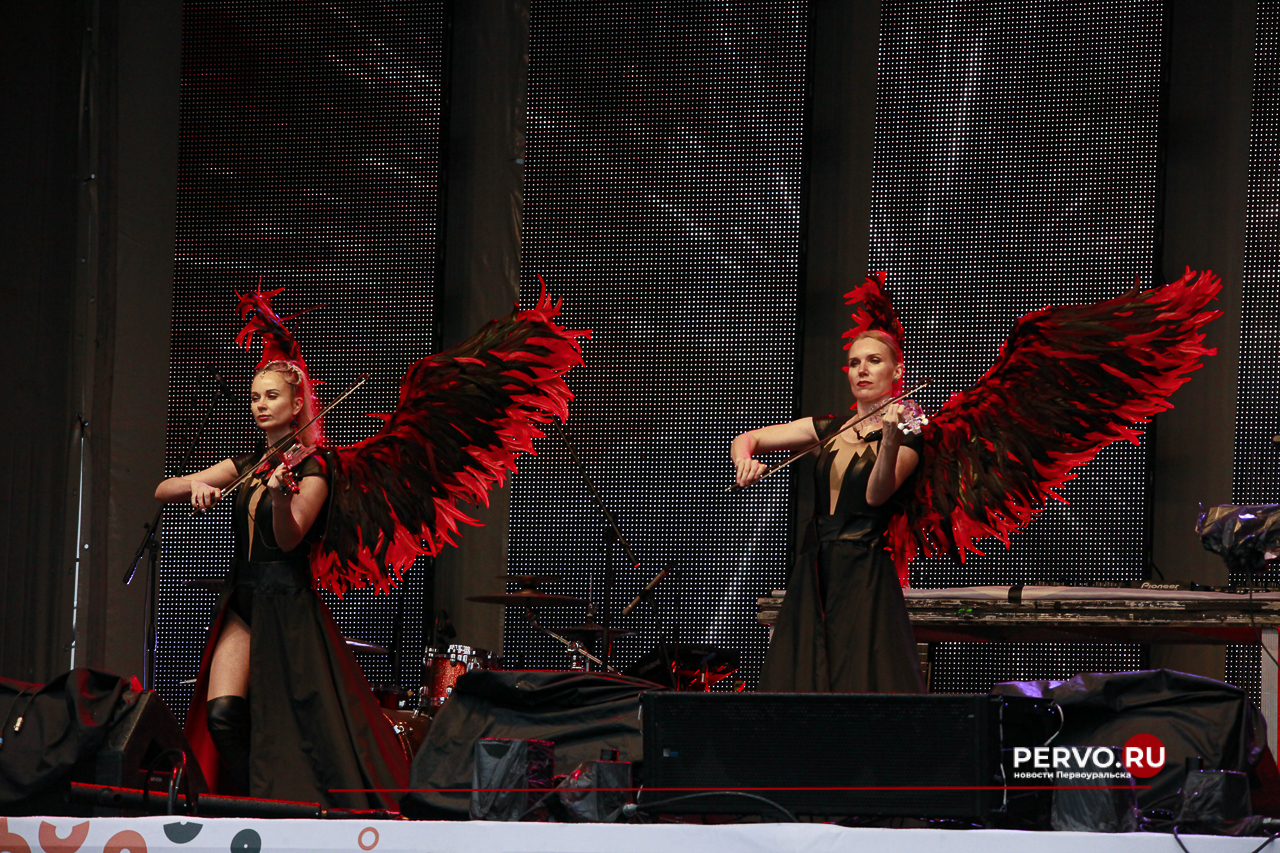 В Первоуральске металлурги встретили праздник в компании «Дискотека Авария» 