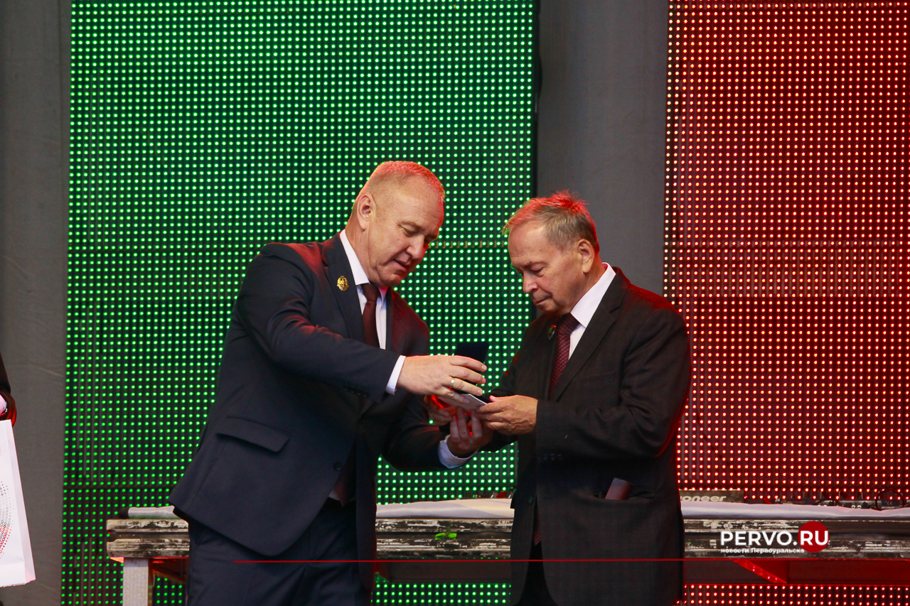 В Первоуральске металлурги встретили праздник в компании «Дискотека Авария» 