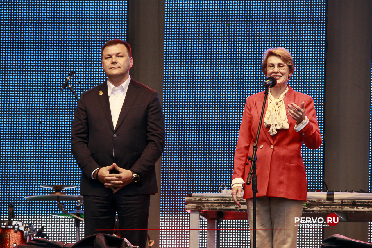 В Первоуральске металлурги встретили праздник в компании «Дискотека Авария» 