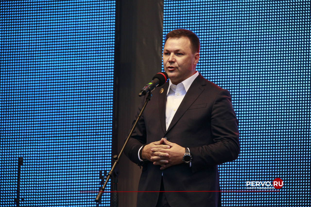 В Первоуральске металлурги встретили праздник в компании «Дискотека Авария» 