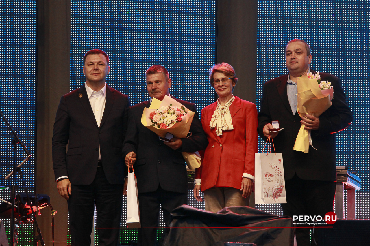 В Первоуральске металлурги встретили праздник в компании «Дискотека Авария» 