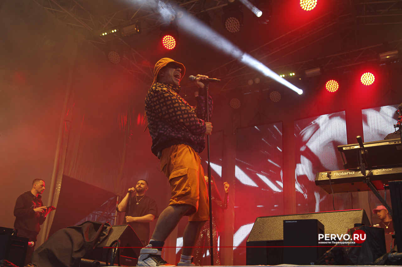 В Первоуральске металлурги встретили праздник в компании «Дискотека Авария» 