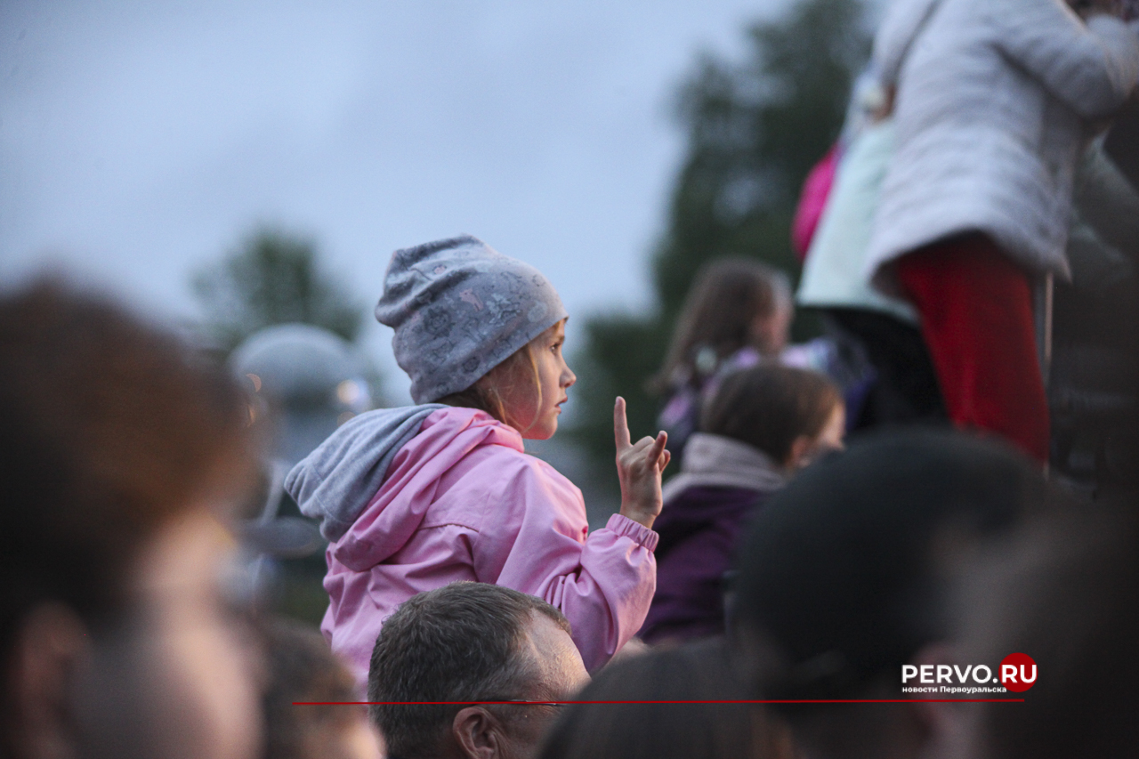 В Первоуральске металлурги встретили праздник в компании «Дискотека Авария» 