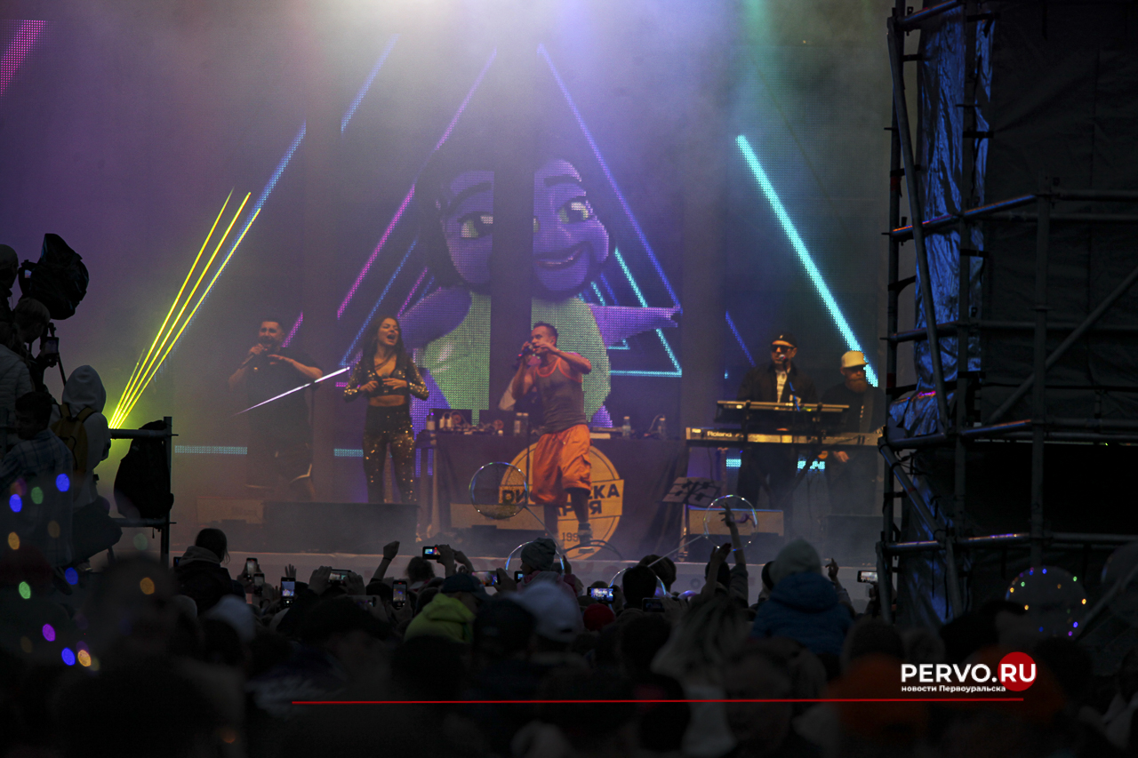 В Первоуральске металлурги встретили праздник в компании «Дискотека Авария» 