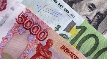 ЦБ понизил официальные курсы доллара и евро на завтра
