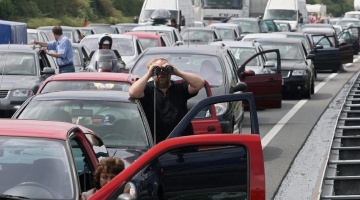 Пробка на Крымский мост со стороны Кубани выросла до 1 тыс автомобилей