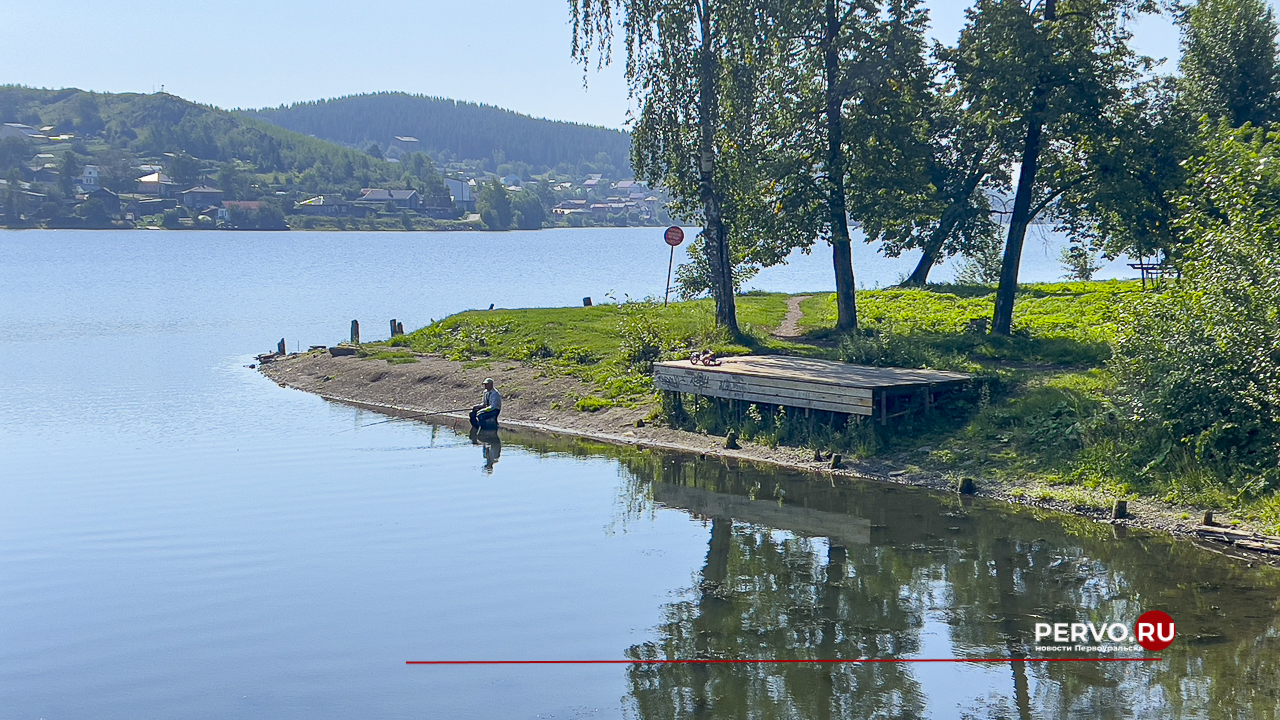 Водоёмы Ревды мелеют, вода уходит на десятки метров. Видео