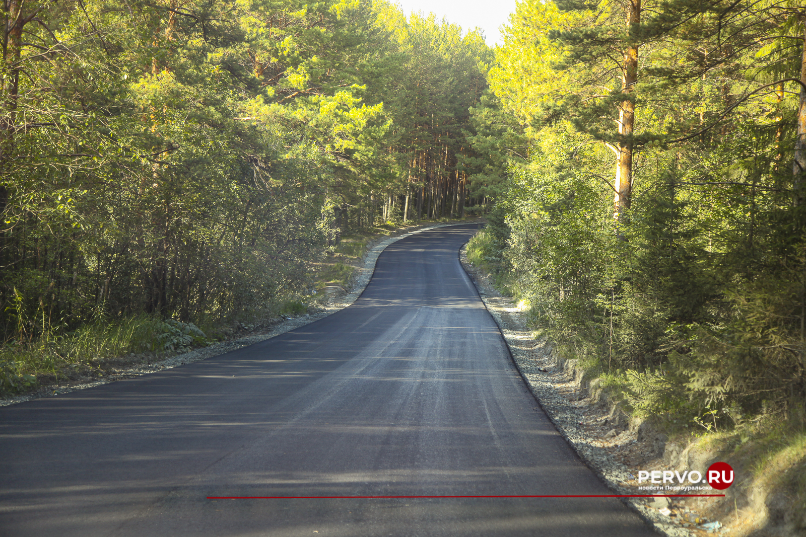 В Первоуральске открыли объездную дорогу вокруг пруда