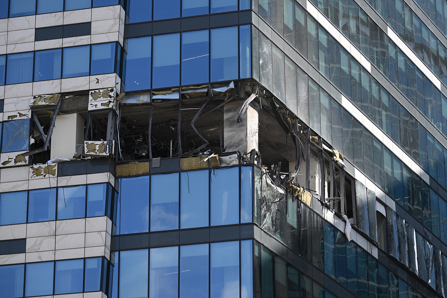 МЧС: в результате атаки БПЛА в башне «Сити» IQ нарушено 150 метров остекления