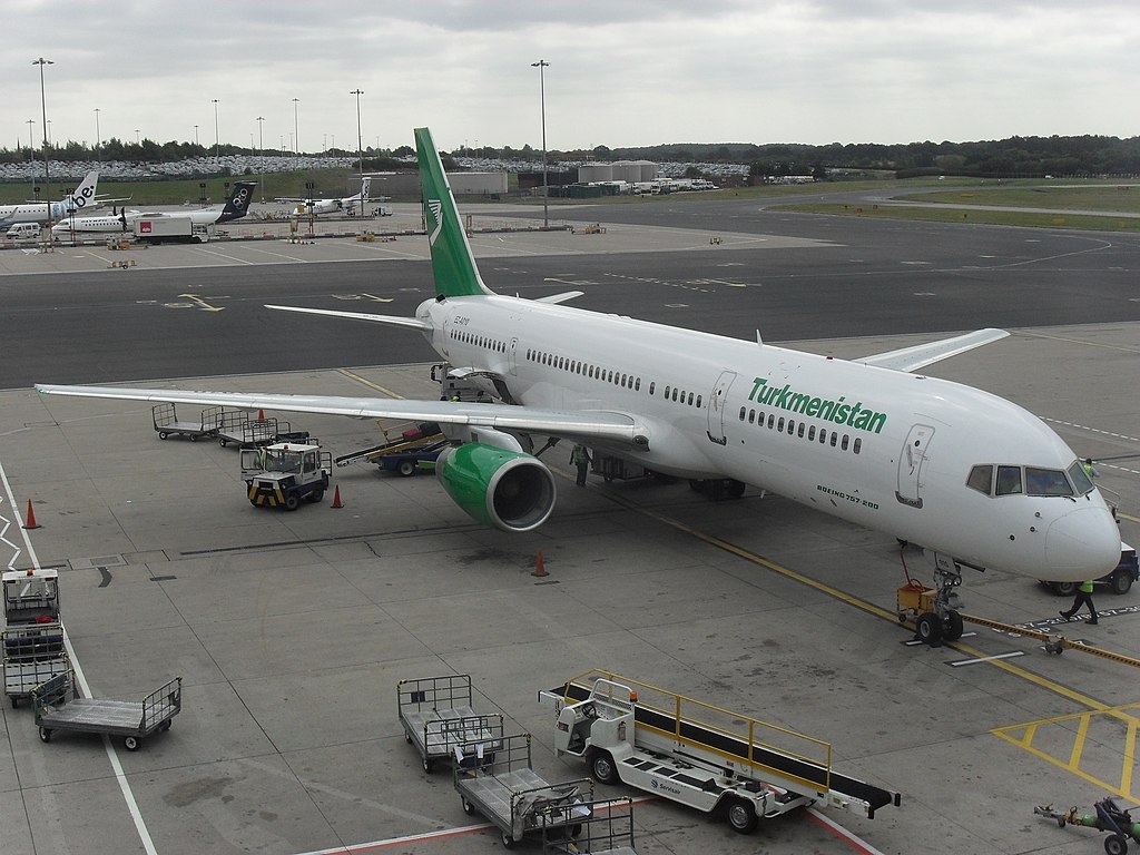 Авиакомпания «Туркменистан» приостановила рейсы из Ашхабада в Москву