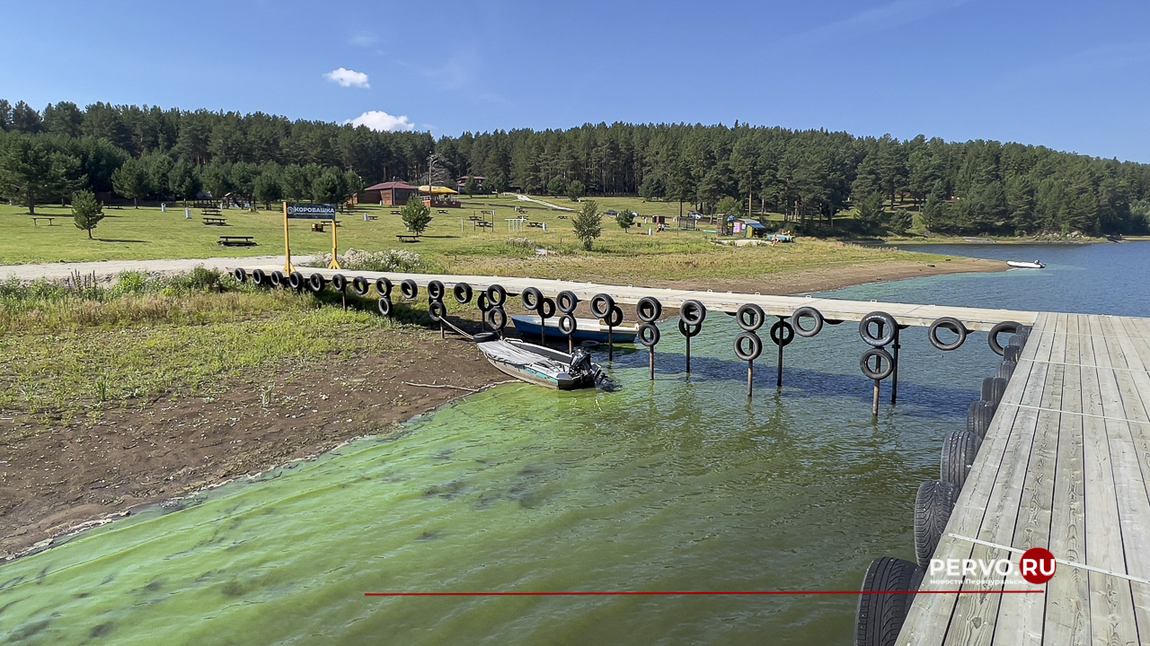 Водоёмы Ревды мелеют, вода уходит на десятки метров. Видео