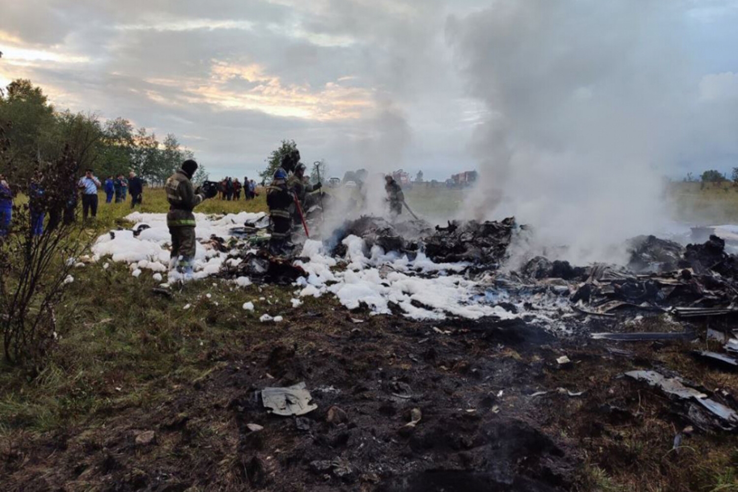 Фрагмент самолета Пригожина нашли в двух километрах от места крушения