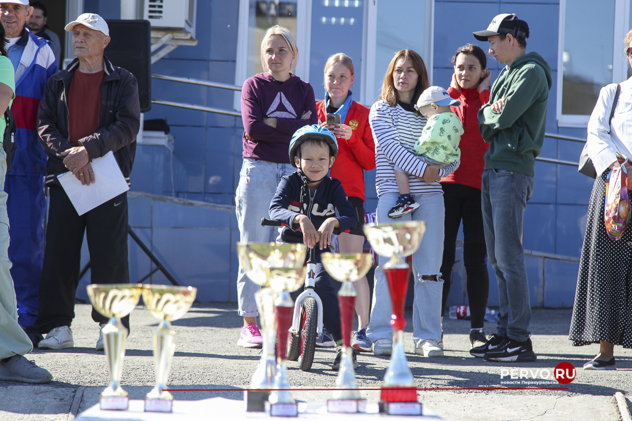 Жители Первоуральска провели День физкультурника. Фотографии