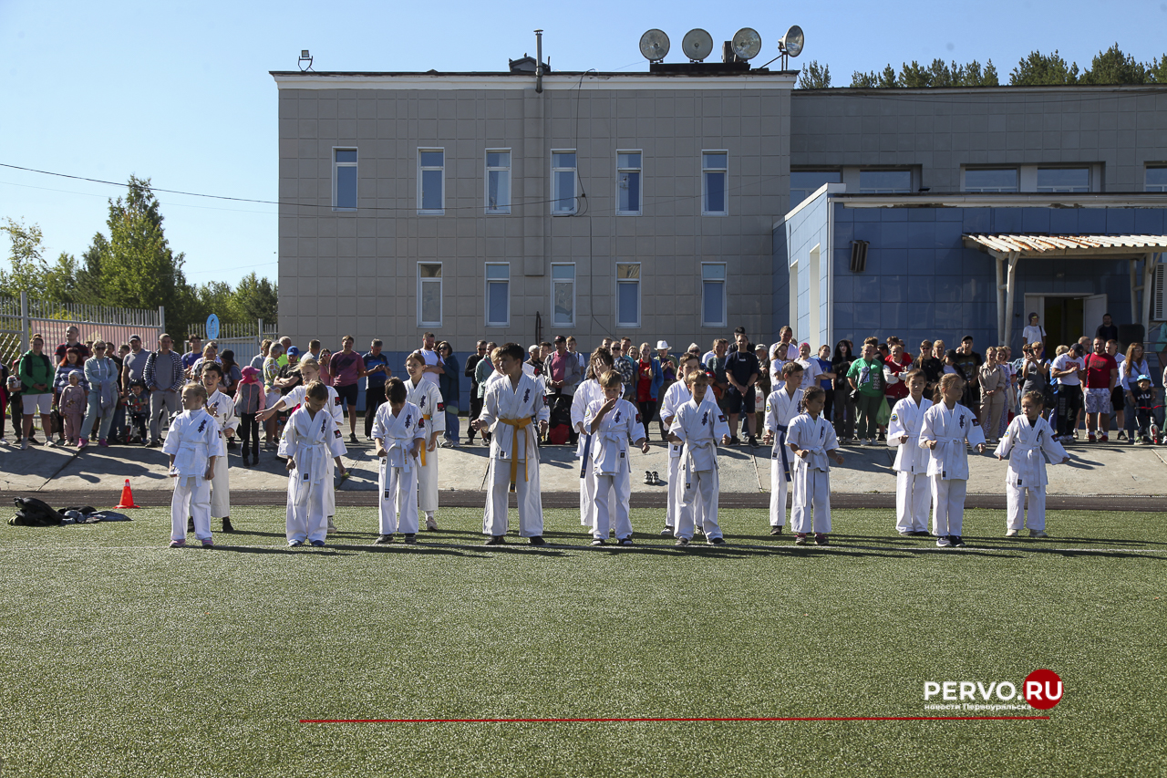 Жители Первоуральска провели День физкультурника. Фотографии